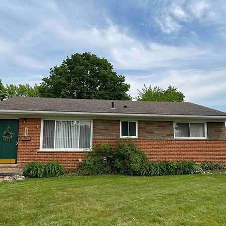 Cozy Bungalow In Madison Heights Esterno foto