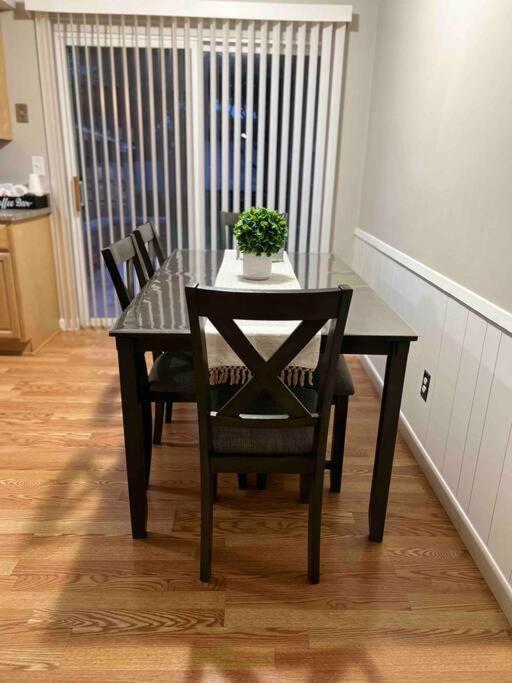 Cozy Bungalow In Madison Heights Esterno foto