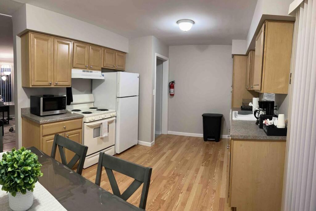 Cozy Bungalow In Madison Heights Esterno foto